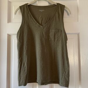 MAX STUDIO 100% PIMA COTTON SLEEVELESS V-NECK TEE SHIRT ARMY OLIVE GREEN SIZE L